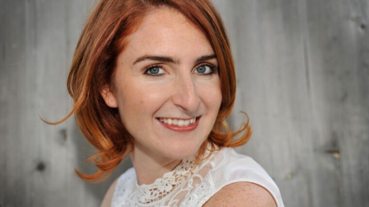 Perfekte Augen-brauen mit Microblading